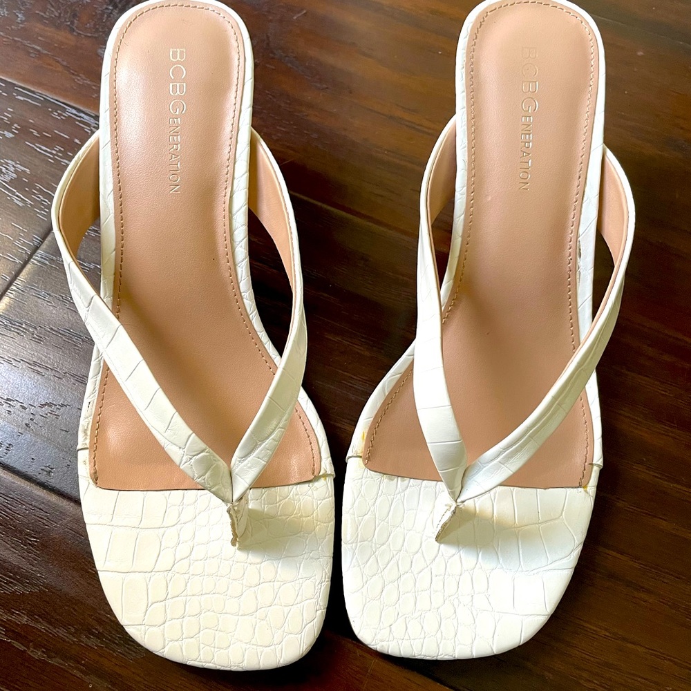 White BCBGeneration Animal Print 2in Heel Sandler $79 Value